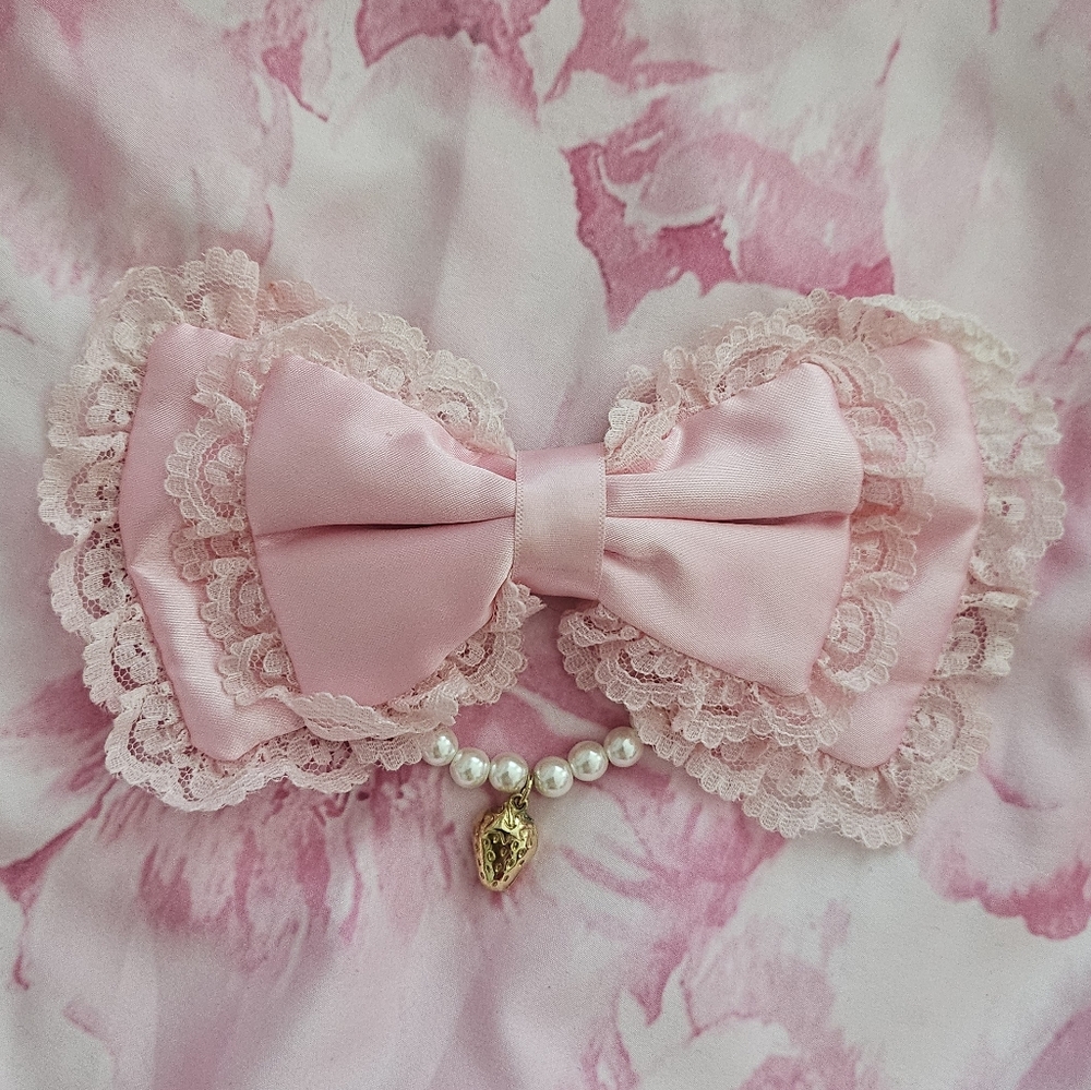 Princess Melody Pink Lace Trim Oversize Bow Pearl Chain Gold Strawberry Charm